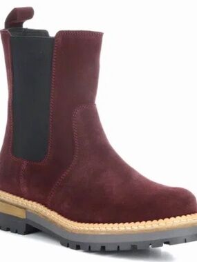 Bos. & Co. Arbor waterproof ankle boot in Mulberry suede Size 40 (10)
